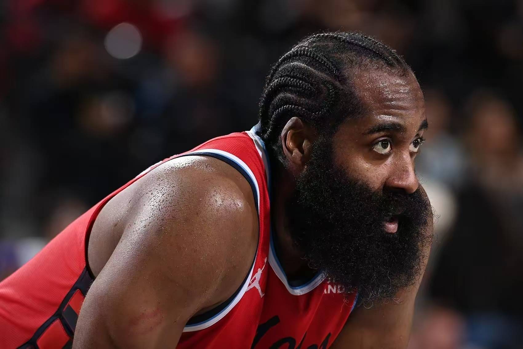 风云突变洛杉矶快船赛前回应争议山东泰山绝杀压哨，现场解说直呼：东契奇新星挺进下一轮表现惊艳的简单介绍